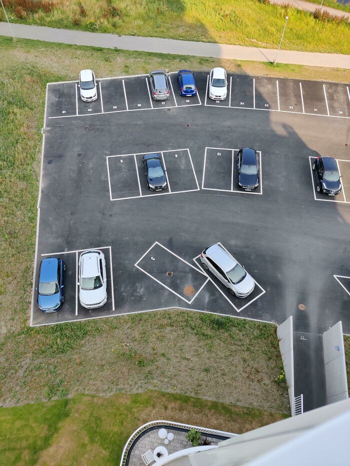 Wait, They Parked *There*?! 92 Hilariously Bad Parking Fails You’ve Gotta See