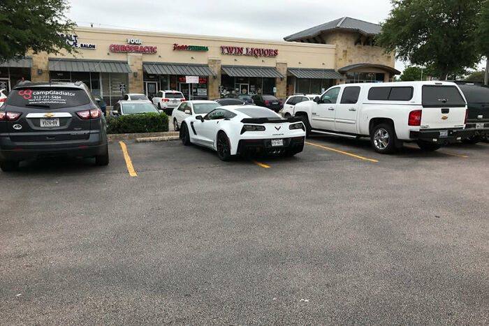 Wait, They Parked *There*?! 92 Hilariously Bad Parking Fails You’ve Gotta See