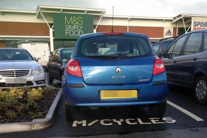 Wait, They Parked *There*?! 92 Hilariously Bad Parking Fails You’ve Gotta See