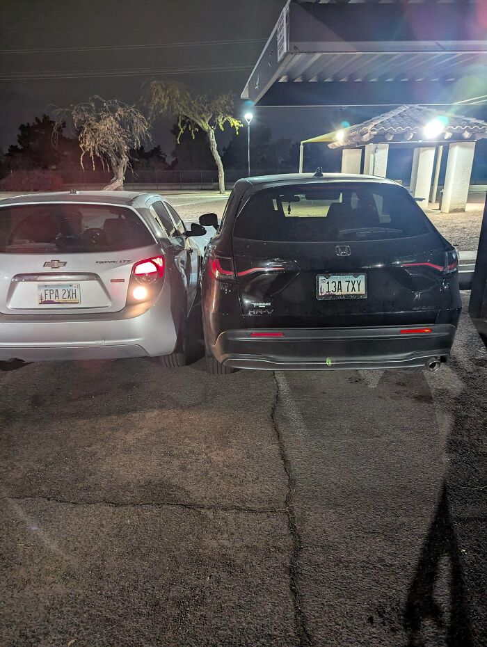 Wait, They Parked *There*?! 92 Hilariously Bad Parking Fails You’ve Gotta See