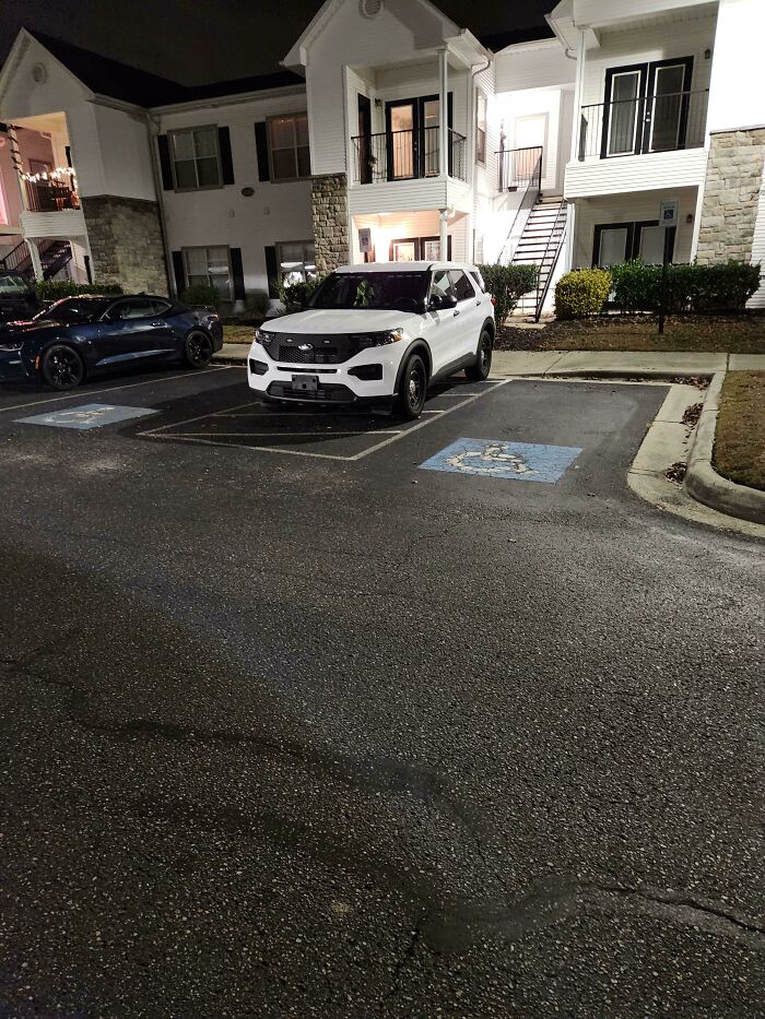 Wait, They Parked *There*?! 92 Hilariously Bad Parking Fails You’ve Gotta See