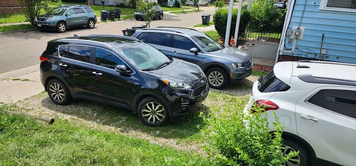 Wait, They Parked *There*?! 92 Hilariously Bad Parking Fails You’ve Gotta See