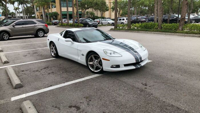 Wait, They Parked *There*?! 92 Hilariously Bad Parking Fails You’ve Gotta See