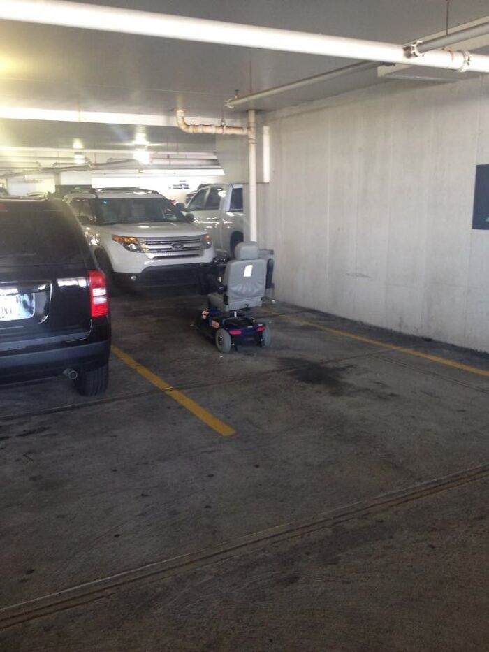 Wait, They Parked *There*?! 92 Hilariously Bad Parking Fails You’ve Gotta See