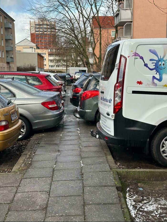 Wait, They Parked *There*?! 92 Hilariously Bad Parking Fails You’ve Gotta See