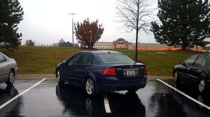 Wait, They Parked *There*?! 92 Hilariously Bad Parking Fails You’ve Gotta See