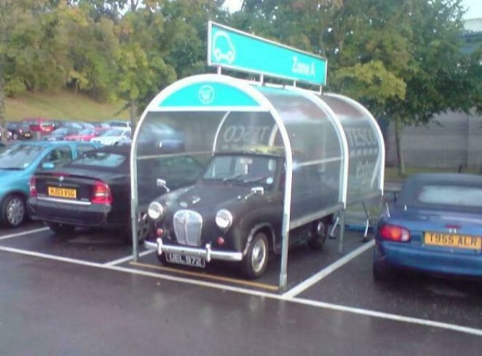 Wait, They Parked *There*?! 92 Hilariously Bad Parking Fails You’ve Gotta See