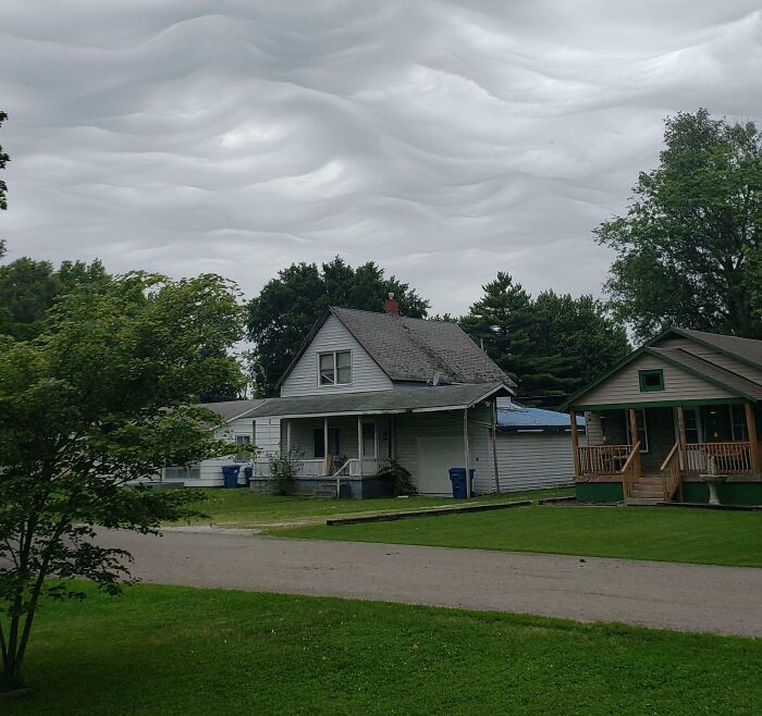 I Think The Clouds Stole The Ocean Wave Show