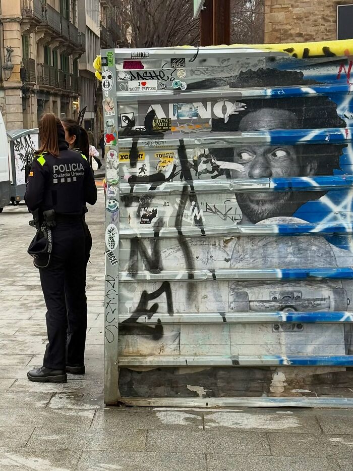 Wait Till You See These Hilarious Street Photos Where Everything Lines Up Just Right!