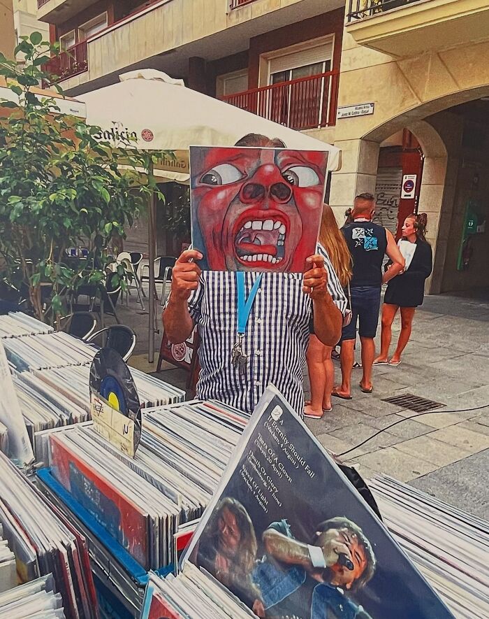 Wait Till You See These Hilarious Street Photos Where Everything Lines Up Just Right!