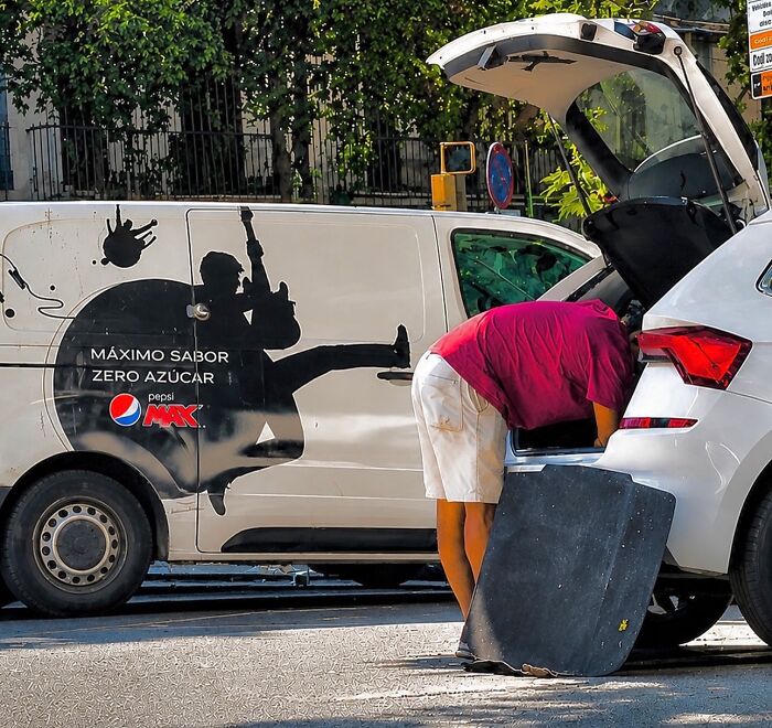 Wait Till You See These Hilarious Street Photos Where Everything Lines Up Just Right!