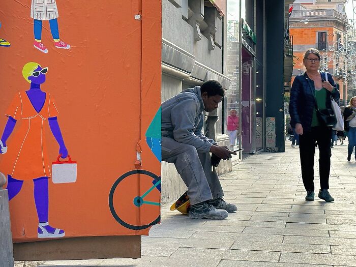 Wait Till You See These Hilarious Street Photos Where Everything Lines Up Just Right!