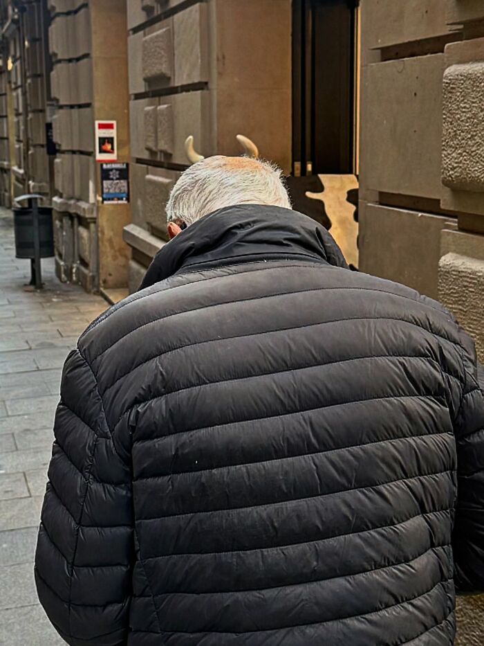Wait Till You See These Hilarious Street Photos Where Everything Lines Up Just Right!