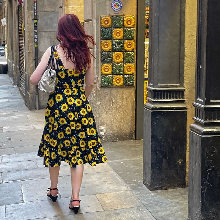 Wait Till You See These Hilarious Street Photos Where Everything Lines Up Just Right!