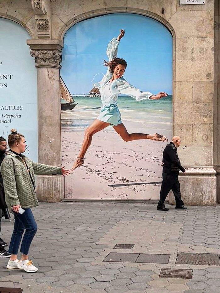 Wait Till You See These Hilarious Street Photos Where Everything Lines Up Just Right!