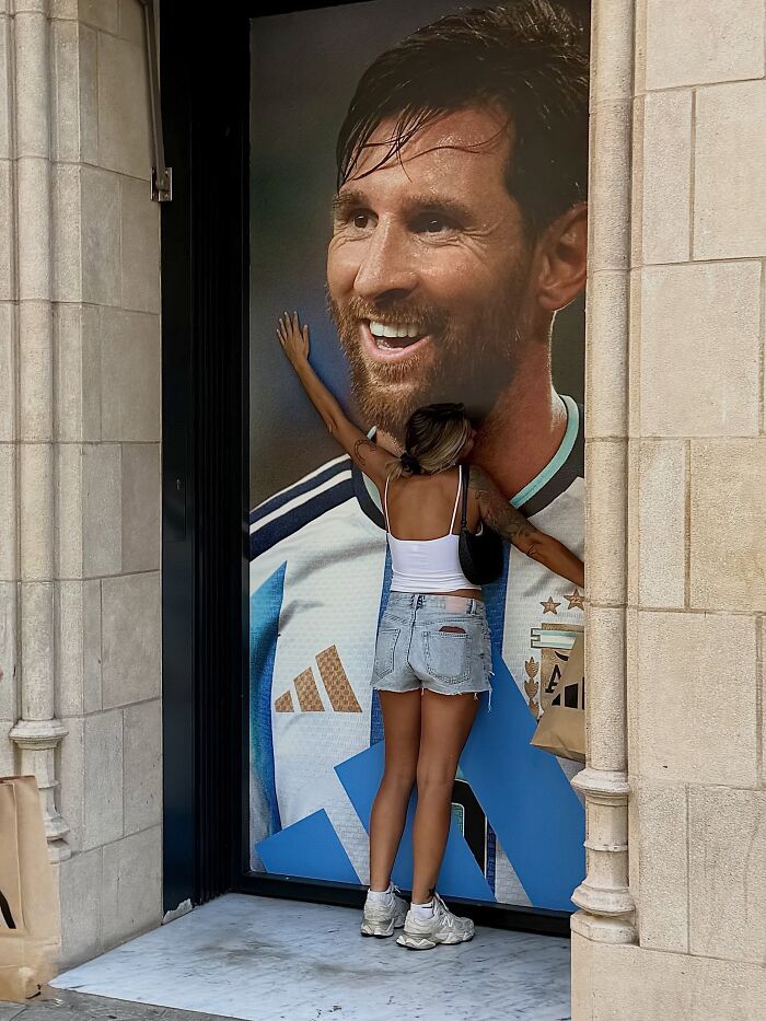 Wait Till You See These Hilarious Street Photos Where Everything Lines Up Just Right!