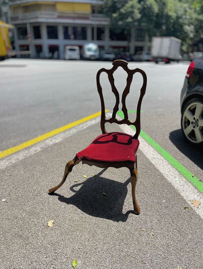 Wait Till You See These Hilarious Street Photos Where Everything Lines Up Just Right!