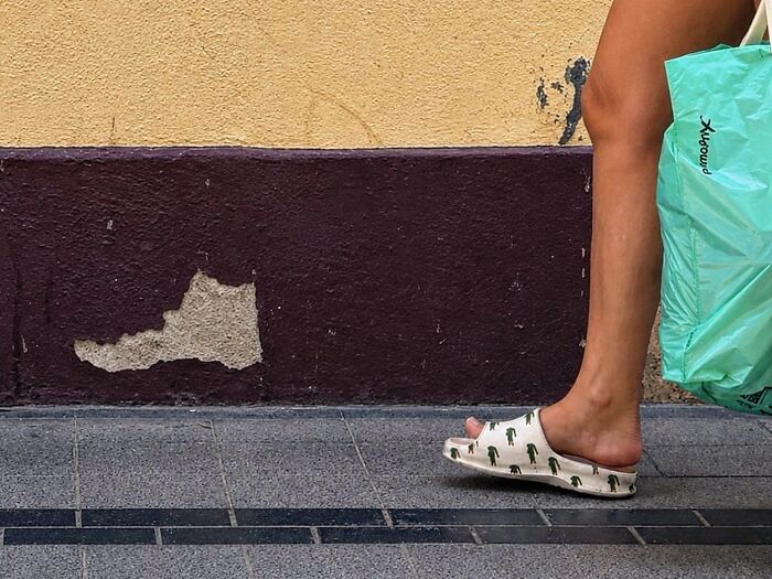 Wait Till You See These Hilarious Street Photos Where Everything Lines Up Just Right!