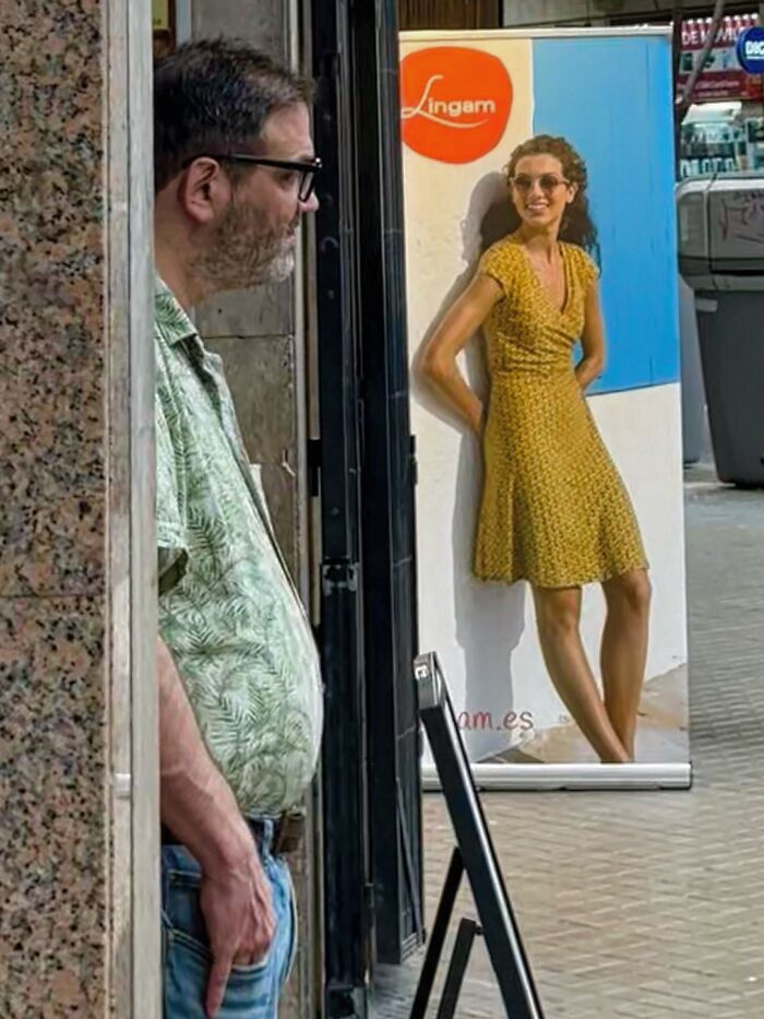 Wait Till You See These Hilarious Street Photos Where Everything Lines Up Just Right!