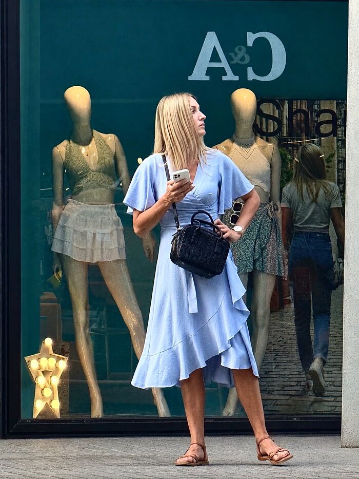 Wait Till You See These Hilarious Street Photos Where Everything Lines Up Just Right!