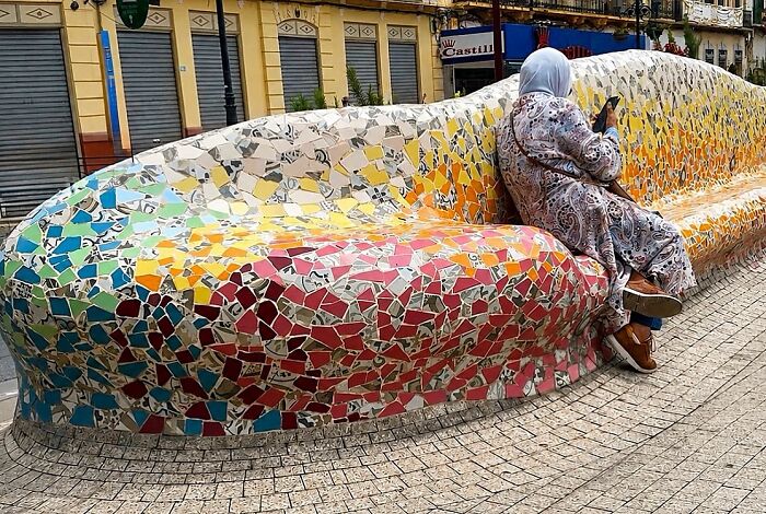 Wait Till You See These Hilarious Street Photos Where Everything Lines Up Just Right!