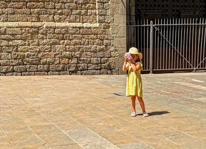 Wait Till You See These Hilarious Street Photos Where Everything Lines Up Just Right!