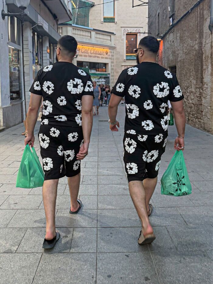 Wait Till You See These Hilarious Street Photos Where Everything Lines Up Just Right!