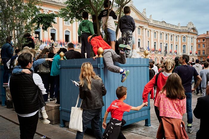 35 Street Photos That Prove Everyday Life Is Full of Surprises