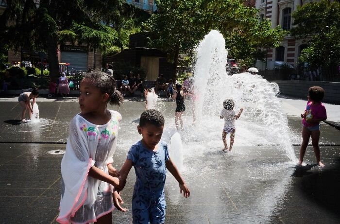 35 Street Photos That Prove Everyday Life Is Full of Surprises