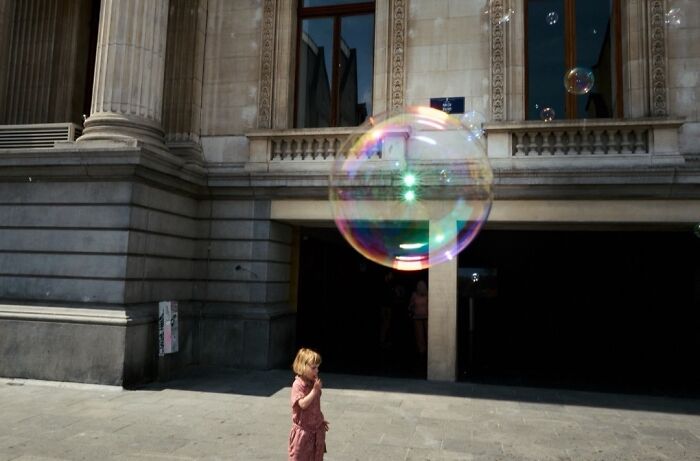35 Street Photos That Prove Everyday Life Is Full of Surprises