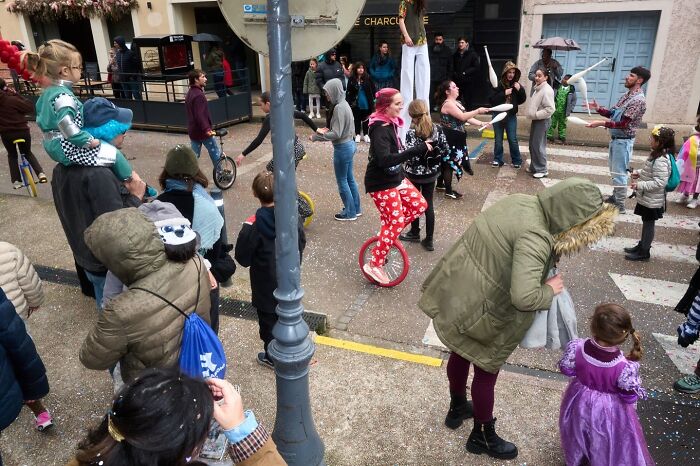 35 Street Photos That Prove Everyday Life Is Full of Surprises
