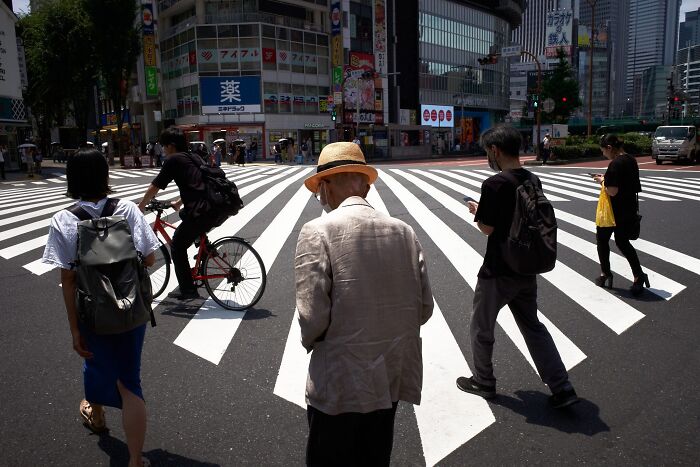 35 Street Photos That Prove Everyday Life Is Full of Surprises