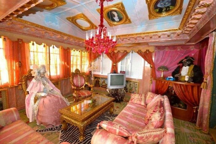 Marie Antoinette Moves in With a Monkey Pirate. Yes, Really.