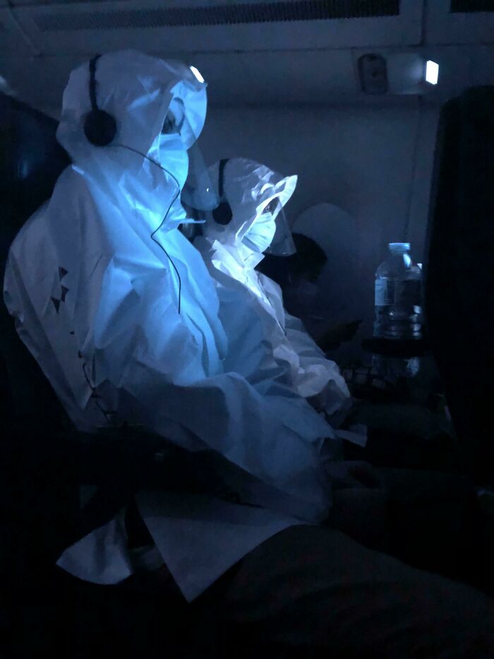 This Couple On My Flight Giving Off Low-Key Horror Movie Vibes