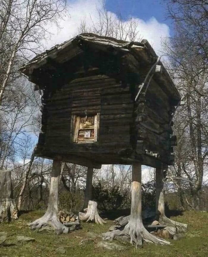 Walking Building? This Creepy Old Norwegian House Knows How To Make An Exit