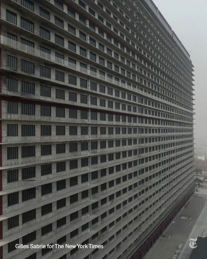 This Chinese ‘Pig Farm’ High-Rise Looks Like A Prison—But For Pigs