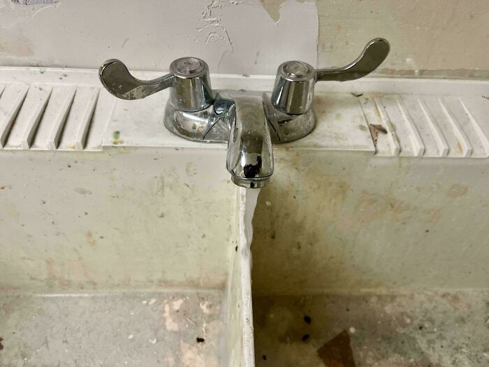 Double Laundry Sink... But The Faucet Stays Put