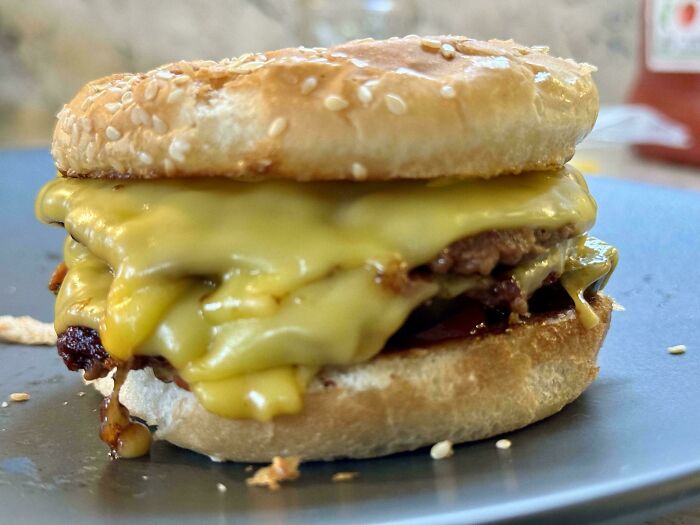 Posting Vegan Food In Meat-Lovers’ Groups Just To Watch Them Drool. Am I Evil?