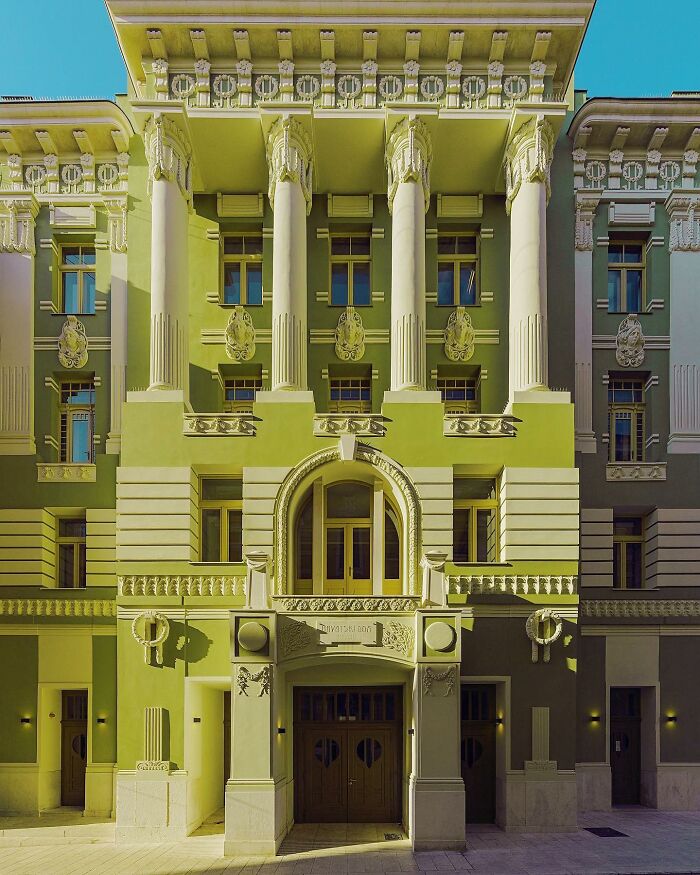 "Split Façades IV"