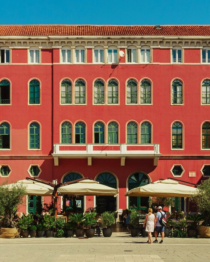 "Split Façades"