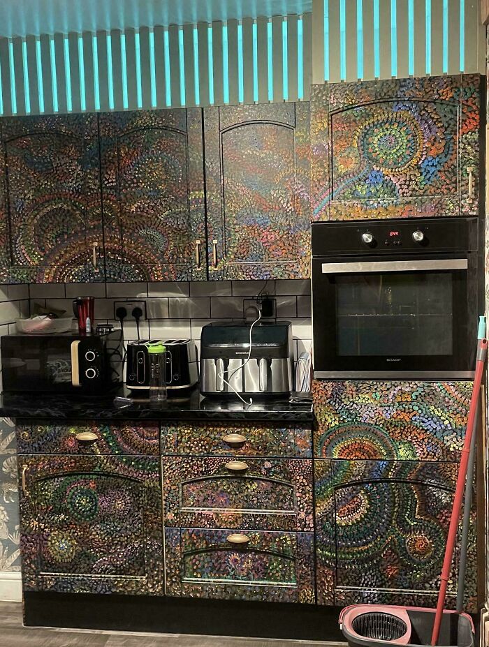 Wait, People Really Decorate Like This?! 40+ Hilarious Home Fails You Gotta See