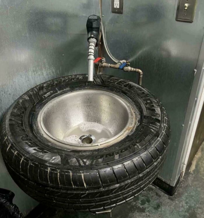 Wait, People Really Decorate Like This?! 40+ Hilarious Home Fails You Gotta See