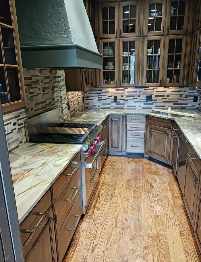 Wait, People Really Decorate Like This?! 40+ Hilarious Home Fails You Gotta See