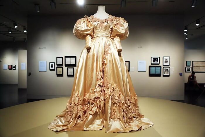 Wait, Museum Workers Spill The Wildest Behind-The-Scenes Stories!