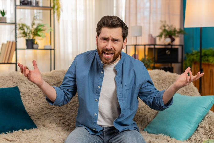 36 Absolutely Bizarre Houseguest Fails That Will Make You Go "Wait, What?!"
