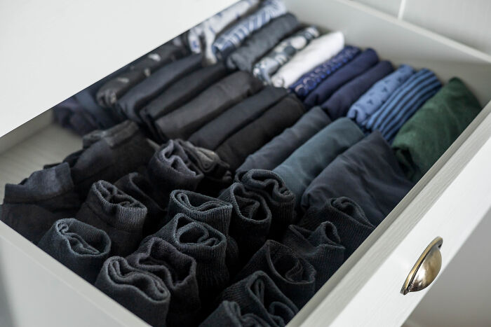 36 Absolutely Bizarre Houseguest Fails That Will Make You Go "Wait, What?!"