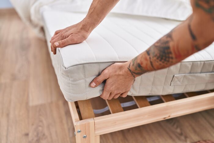 36 Absolutely Bizarre Houseguest Fails That Will Make You Go "Wait, What?!"