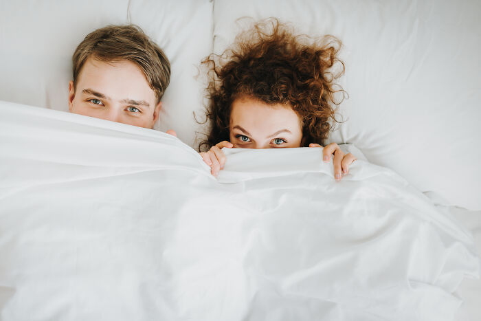 36 Absolutely Bizarre Houseguest Fails That Will Make You Go "Wait, What?!"