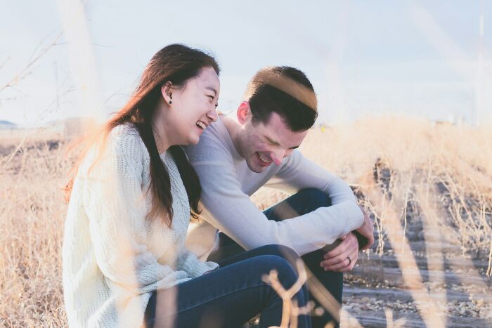 Wait, They Actually Acted Nice? The Sneaky Signs Someone’s Sweetness Is a Total Act