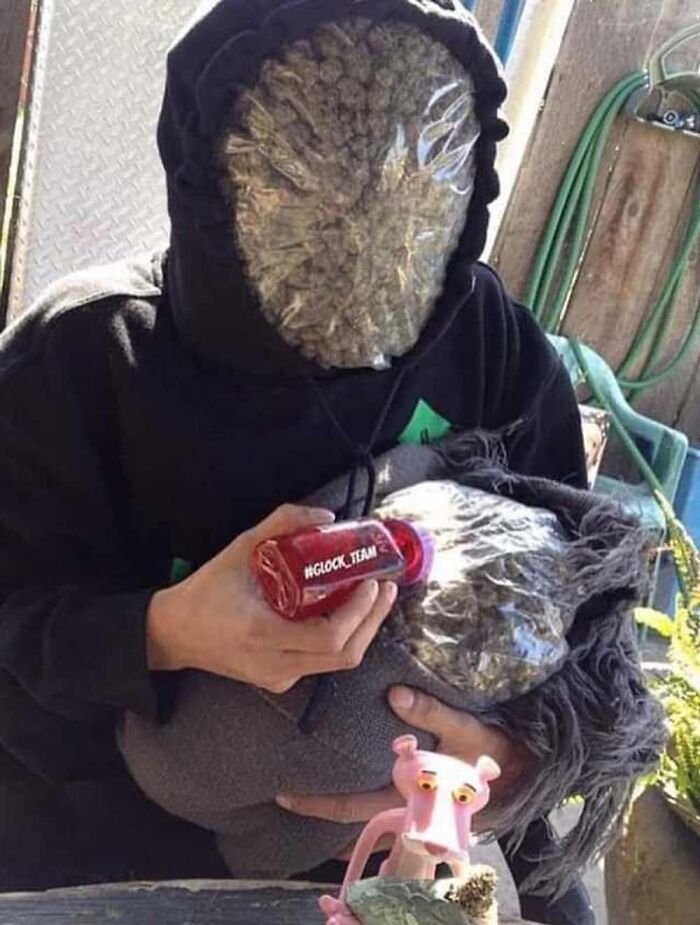These 73 Weirdly Cursed Pics Will Make You Look Twice (Maybe Thrice)